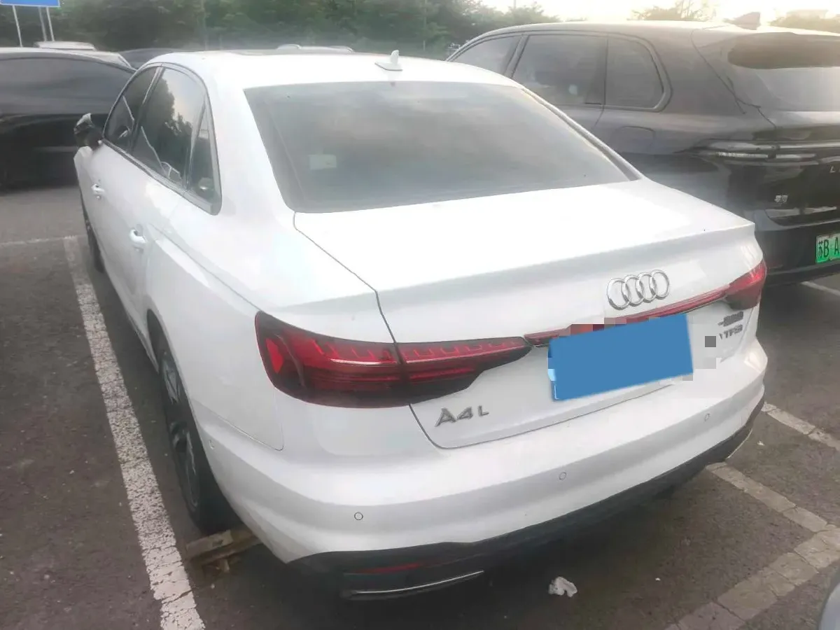 2022 Audi A4L 2.0T 190HP L4 7DCT,autocango,china used car exporter,china ev exporter,chinese used car exporter,chinese used ev exporter
