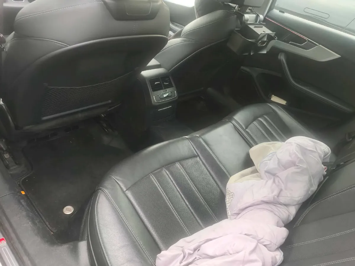 2022 Audi A4L 2.0T 190HP L4 7DCT,autocango,china used car exporter,china ev exporter,chinese used car exporter,chinese used ev exporter