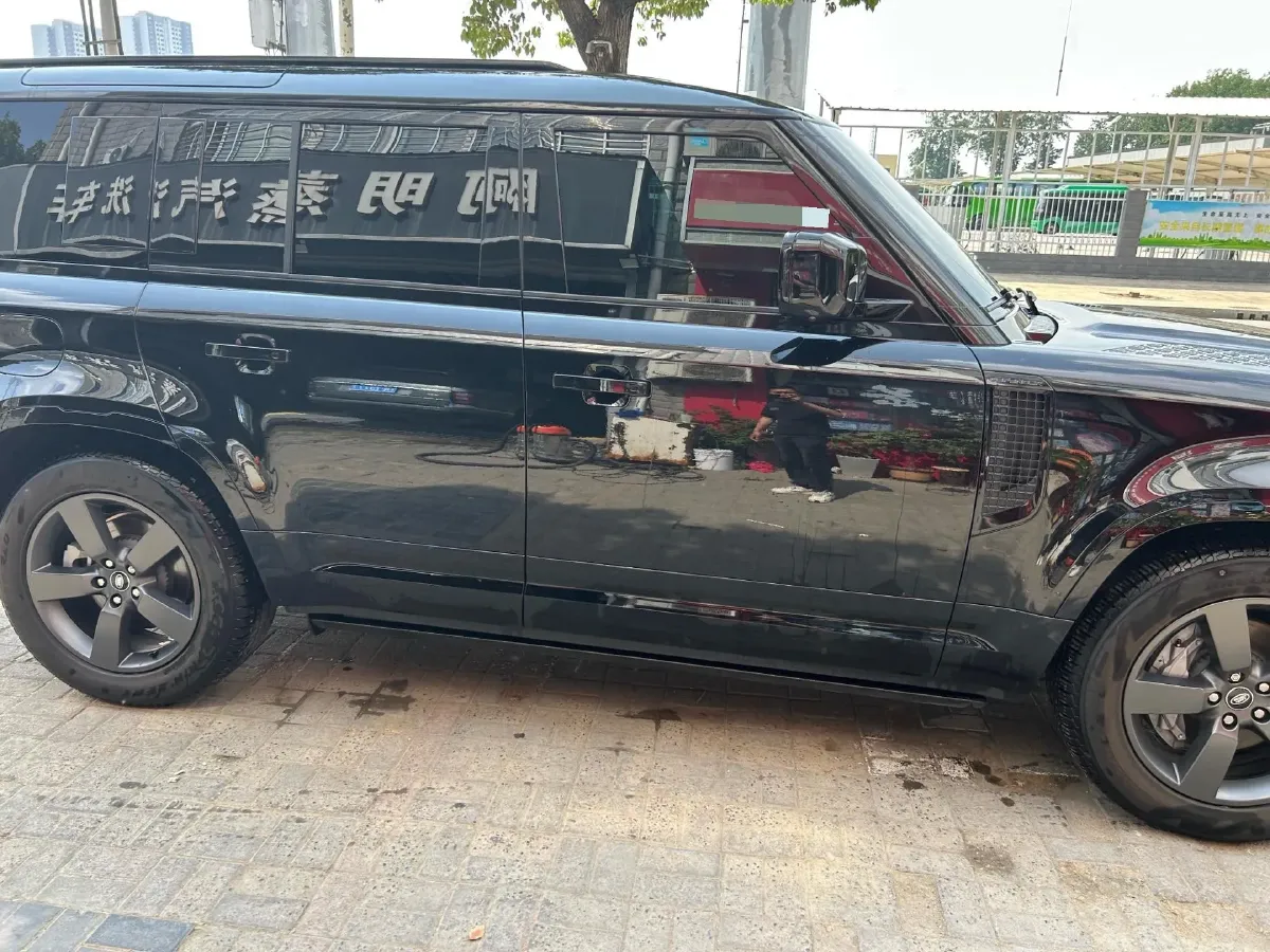 2025 Land Rover Defender 3.0T 400HP L6 8AT,autocango,china used car exporter,china ev exporter,chinese used car exporter,chinese used ev exporter