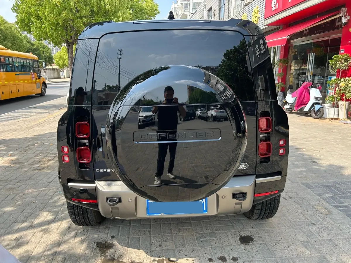 2025 Land Rover Defender 3.0T 400HP L6 8AT,autocango,china used car exporter,china ev exporter,chinese used car exporter,chinese used ev exporter