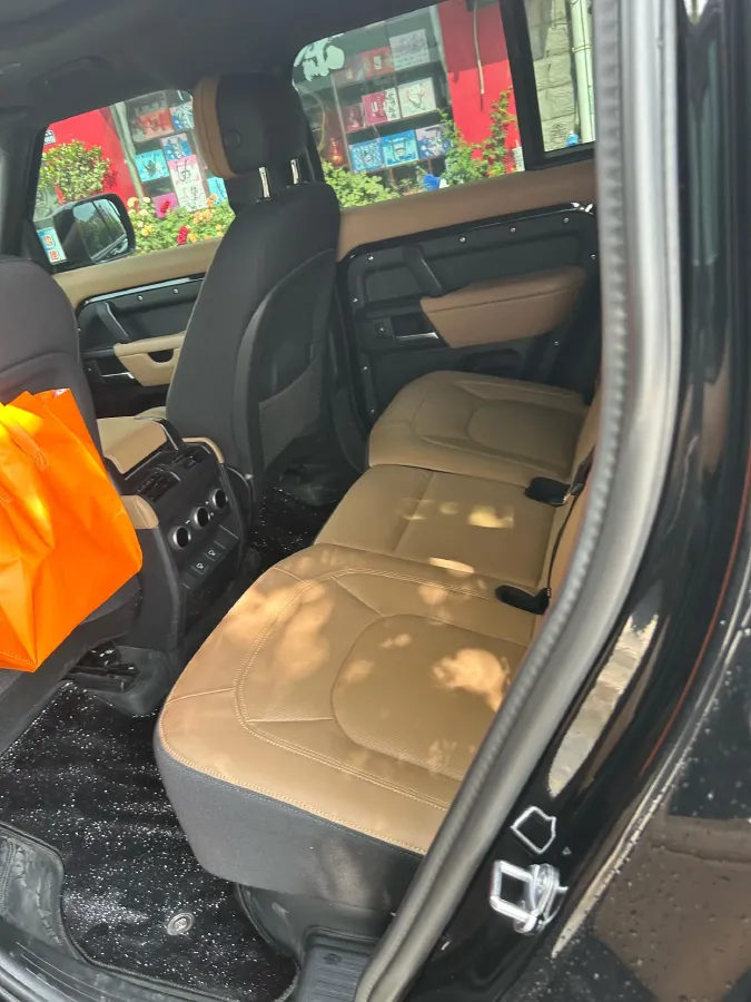 2025 Land Rover Defender 3.0T 400HP L6 8AT,autocango,china used car exporter,china ev exporter,chinese used car exporter,chinese used ev exporter