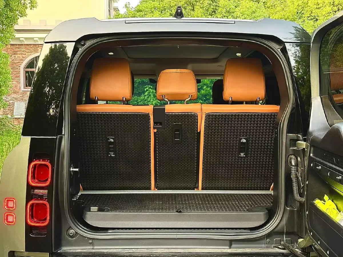 2024 Land Rover Defender 3.0T 400HP L6 8AT,autocango,china used car exporter,china ev exporter,chinese used car exporter,chinese used ev exporter
