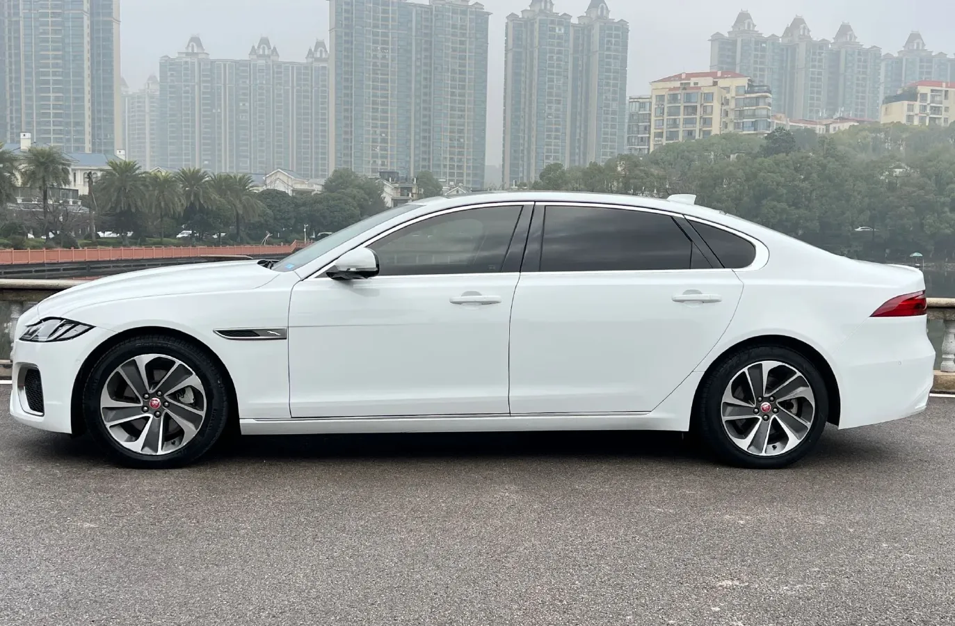 2022 Jaguar XFL 2.0T 200HP L4 8AT,autocango,china used car exporter,china ev exporter,chinese used car exporter,chinese used ev exporter