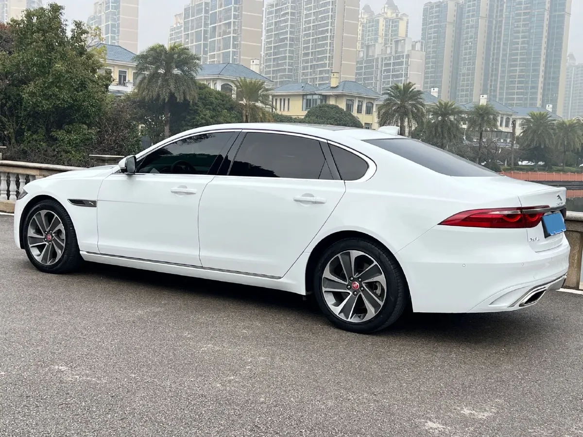2022 Jaguar XFL 2.0T 200HP L4 8AT,autocango,china used car exporter,china ev exporter,chinese used car exporter,chinese used ev exporter