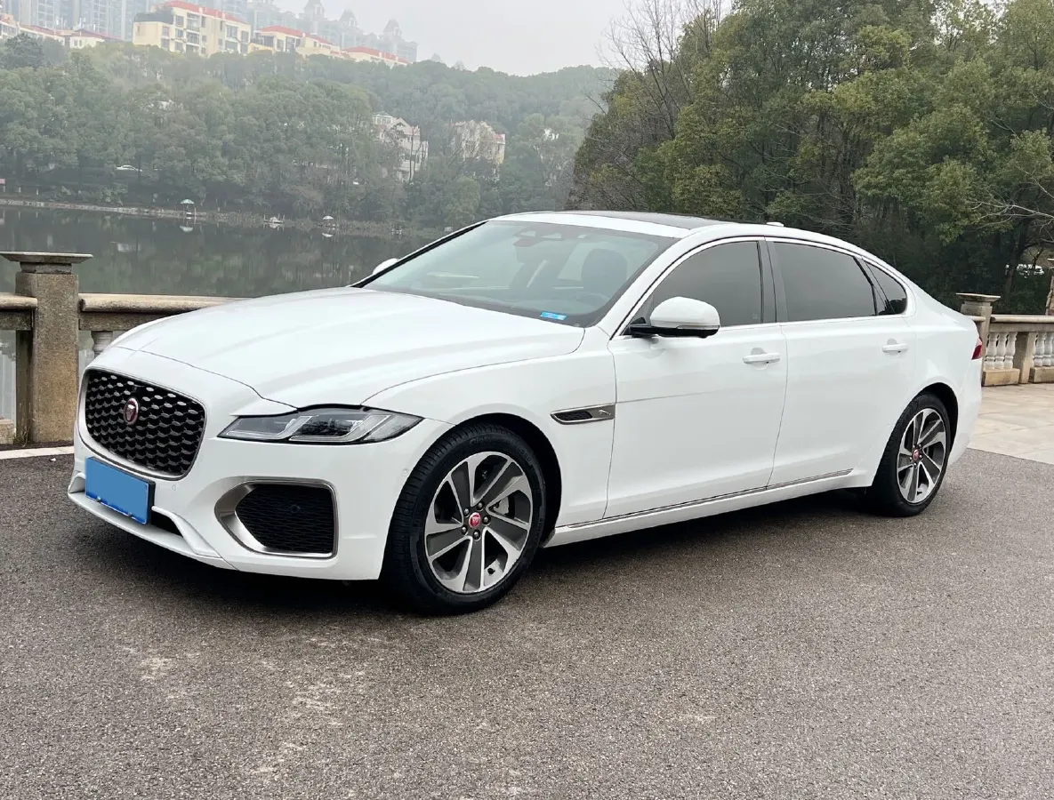 2022 Jaguar XFL 2.0T 200HP L4 8AT,autocango,china used car exporter,china ev exporter,chinese used car exporter,chinese used ev exporter