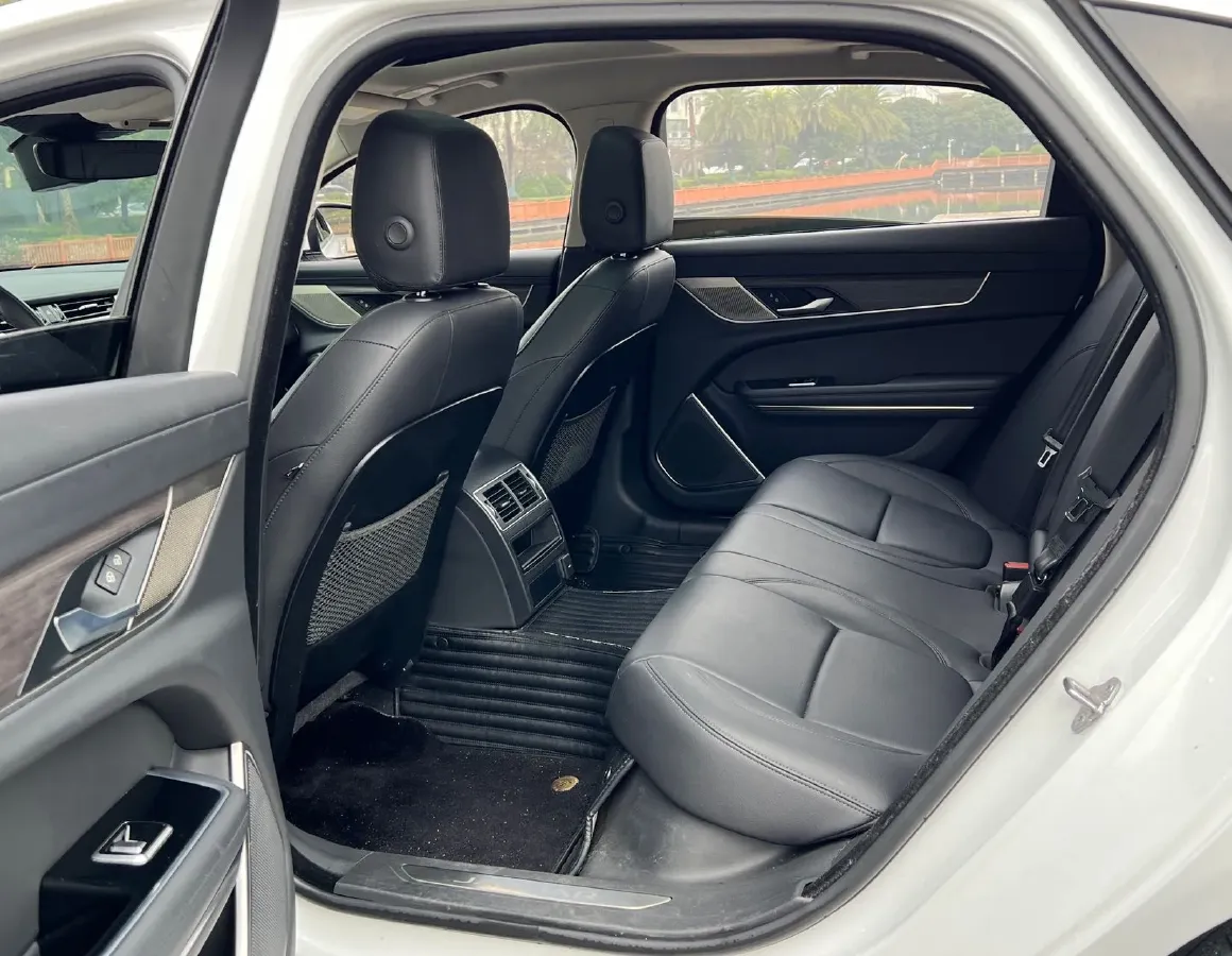 2022 Jaguar XFL 2.0T 200HP L4 8AT,autocango,china used car exporter,china ev exporter,chinese used car exporter,chinese used ev exporter