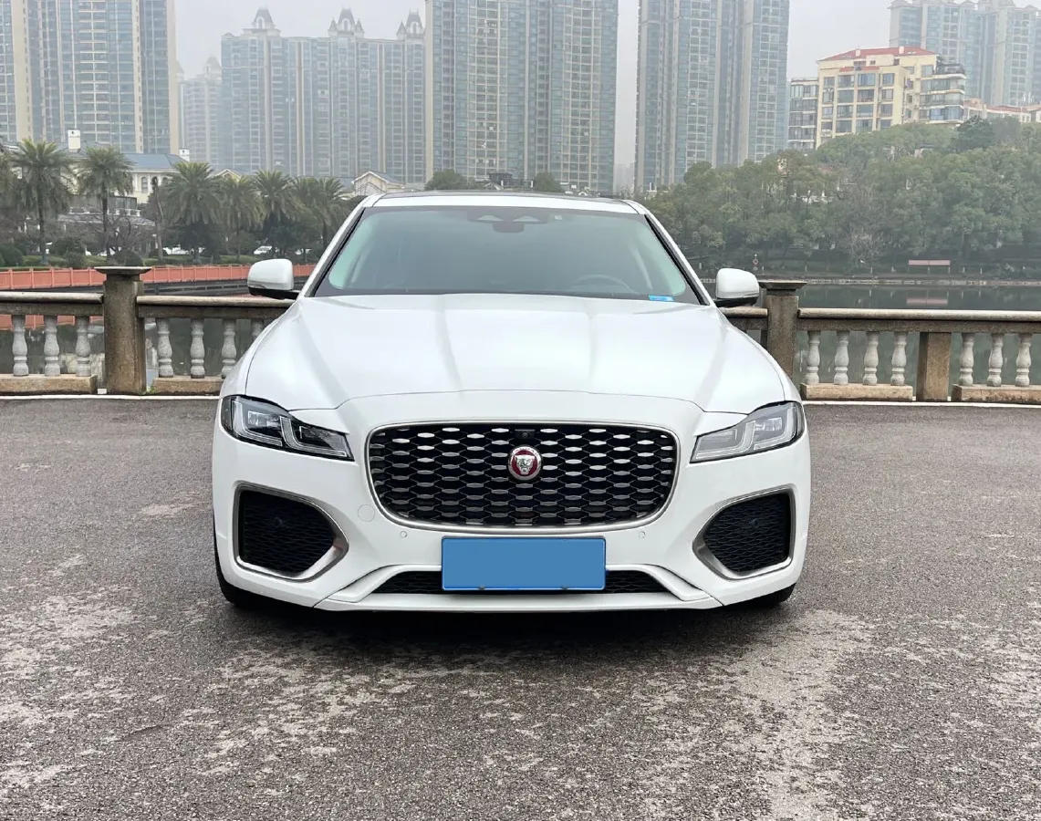 2022 Jaguar XFL 2.0T 200HP L4 8AT,autocango,china used car exporter,china ev exporter,chinese used car exporter,chinese used ev exporter