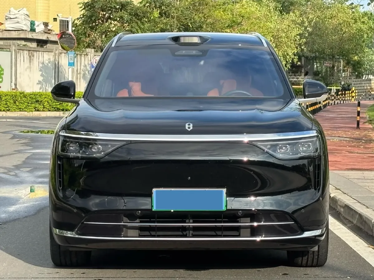 2025 AITO AITO M8 REEV 160HP REEV 53.4KWH,autocango,china used car exporter,china ev exporter,chinese used car exporter,chinese used ev exporter