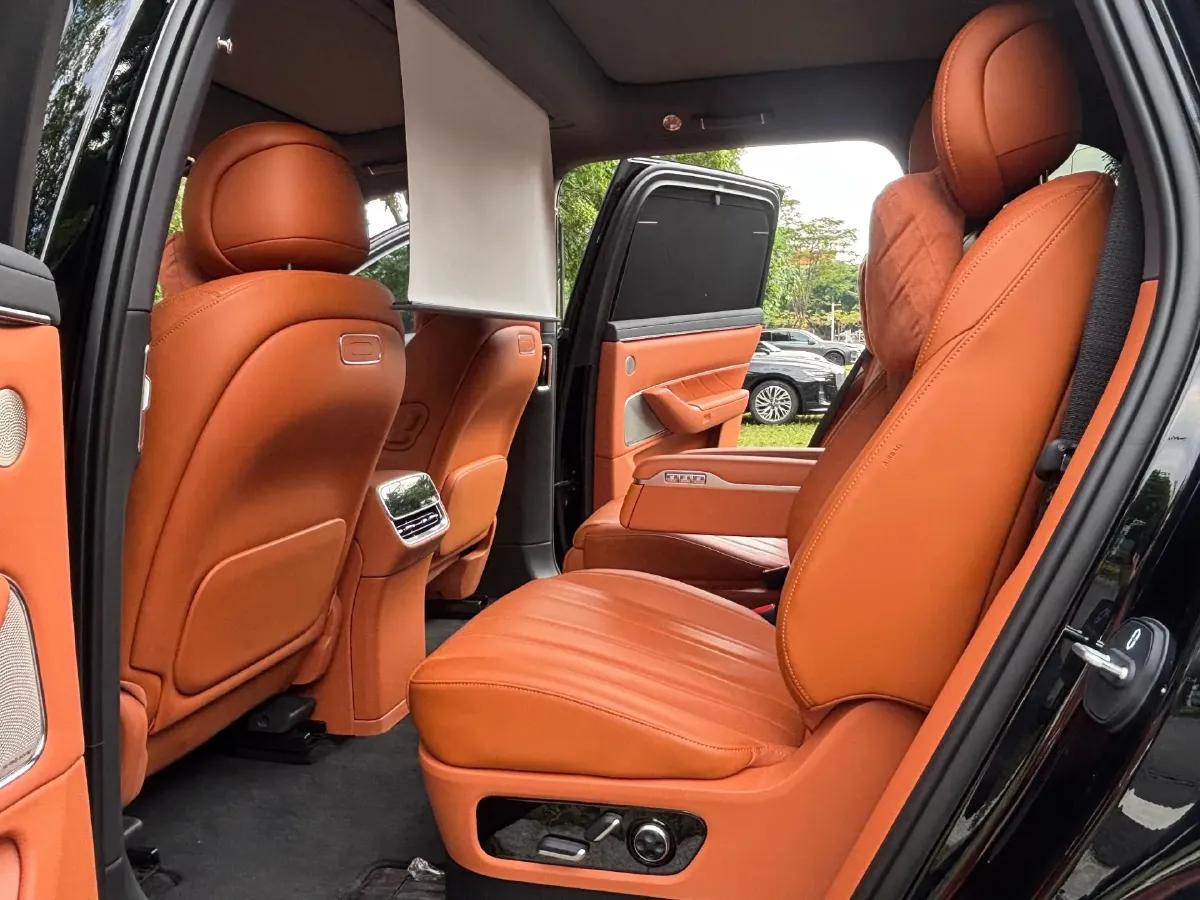 2025 AITO AITO M8 REEV 160HP REEV 53.4KWH,autocango,china used car exporter,china ev exporter,chinese used car exporter,chinese used ev exporter