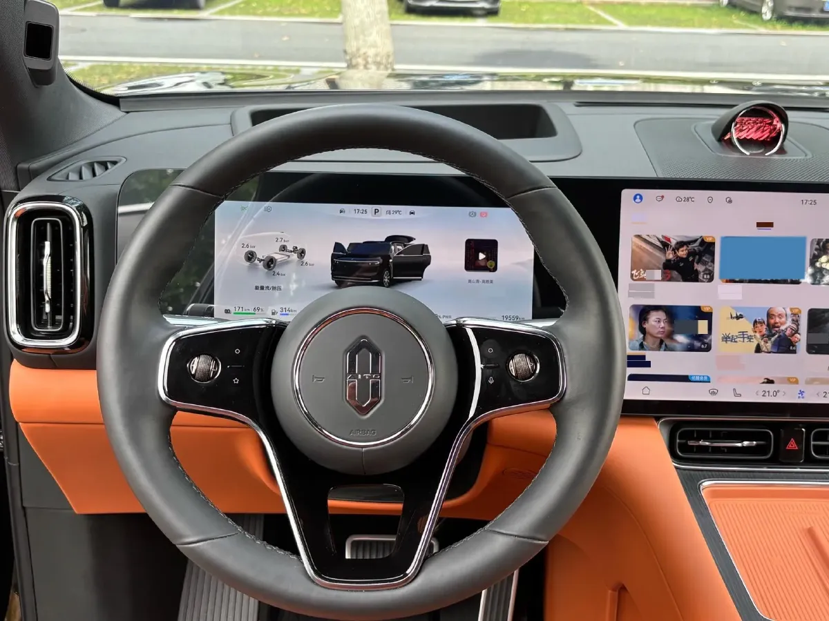 2025 AITO AITO M8 REEV 160HP REEV 53.4KWH,autocango,china used car exporter,china ev exporter,chinese used car exporter,chinese used ev exporter