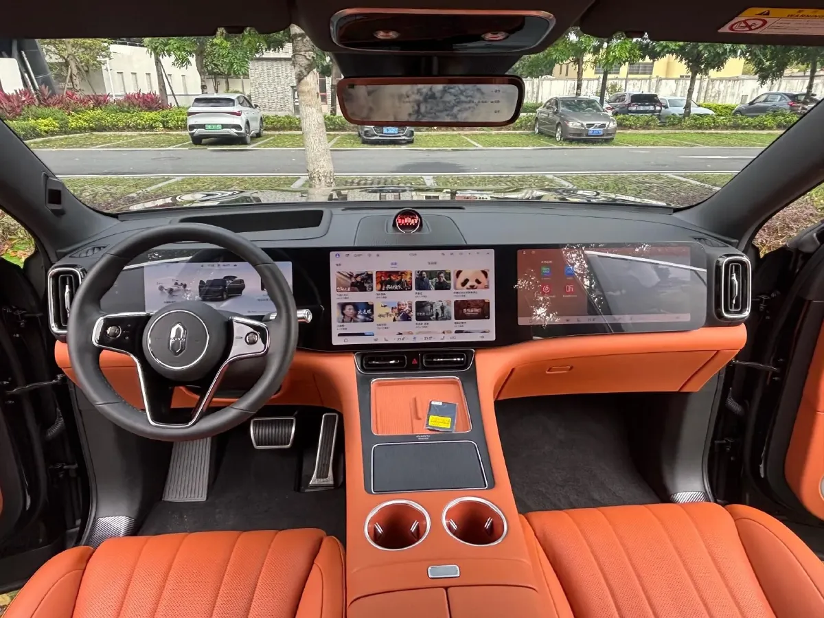 2025 AITO AITO M8 REEV 160HP REEV 53.4KWH,autocango,china used car exporter,china ev exporter,chinese used car exporter,chinese used ev exporter