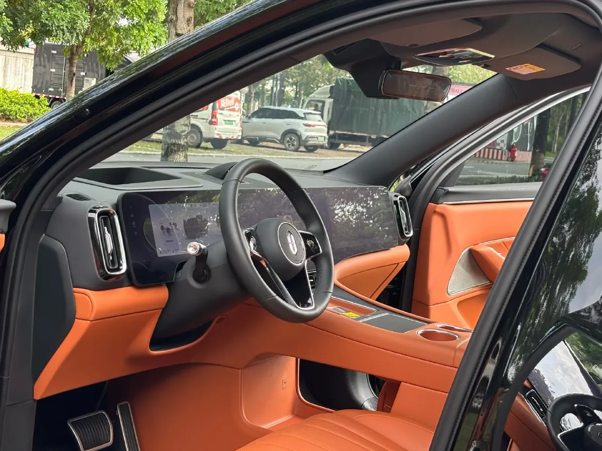 2025 AITO AITO M8 REEV 160HP REEV 53.4KWH,autocango,china used car exporter,china ev exporter,chinese used car exporter,chinese used ev exporter