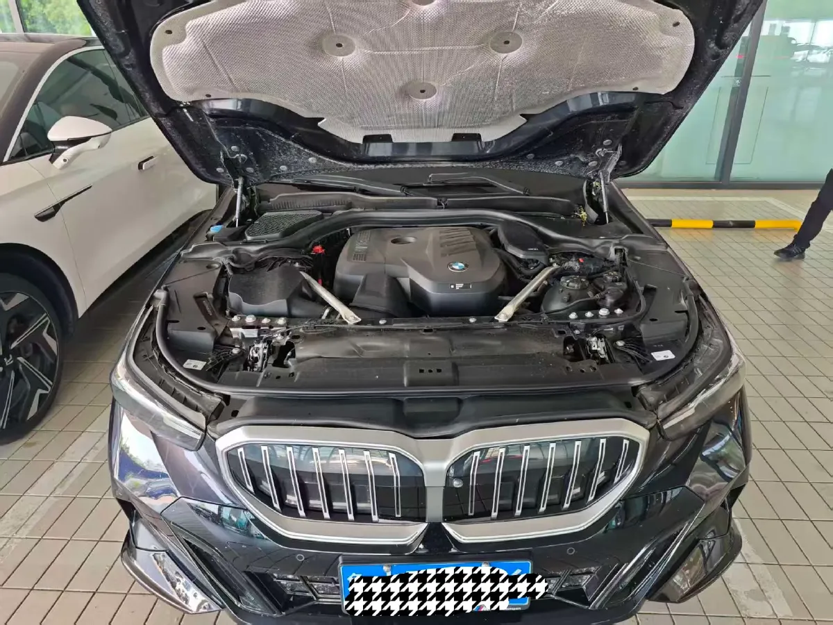 2024 BMW 5 Series 2.0T 258HP L4 8AT,autocango,china used car exporter,china ev exporter,chinese used car exporter,chinese used ev exporter