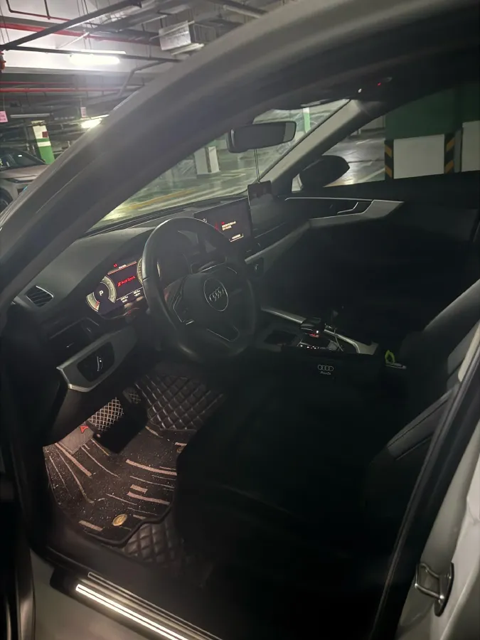2020 Audi A4L 2.0T 190HP L4 7DCT,autocango,china used car exporter,china ev exporter,chinese used car exporter,chinese used ev exporter