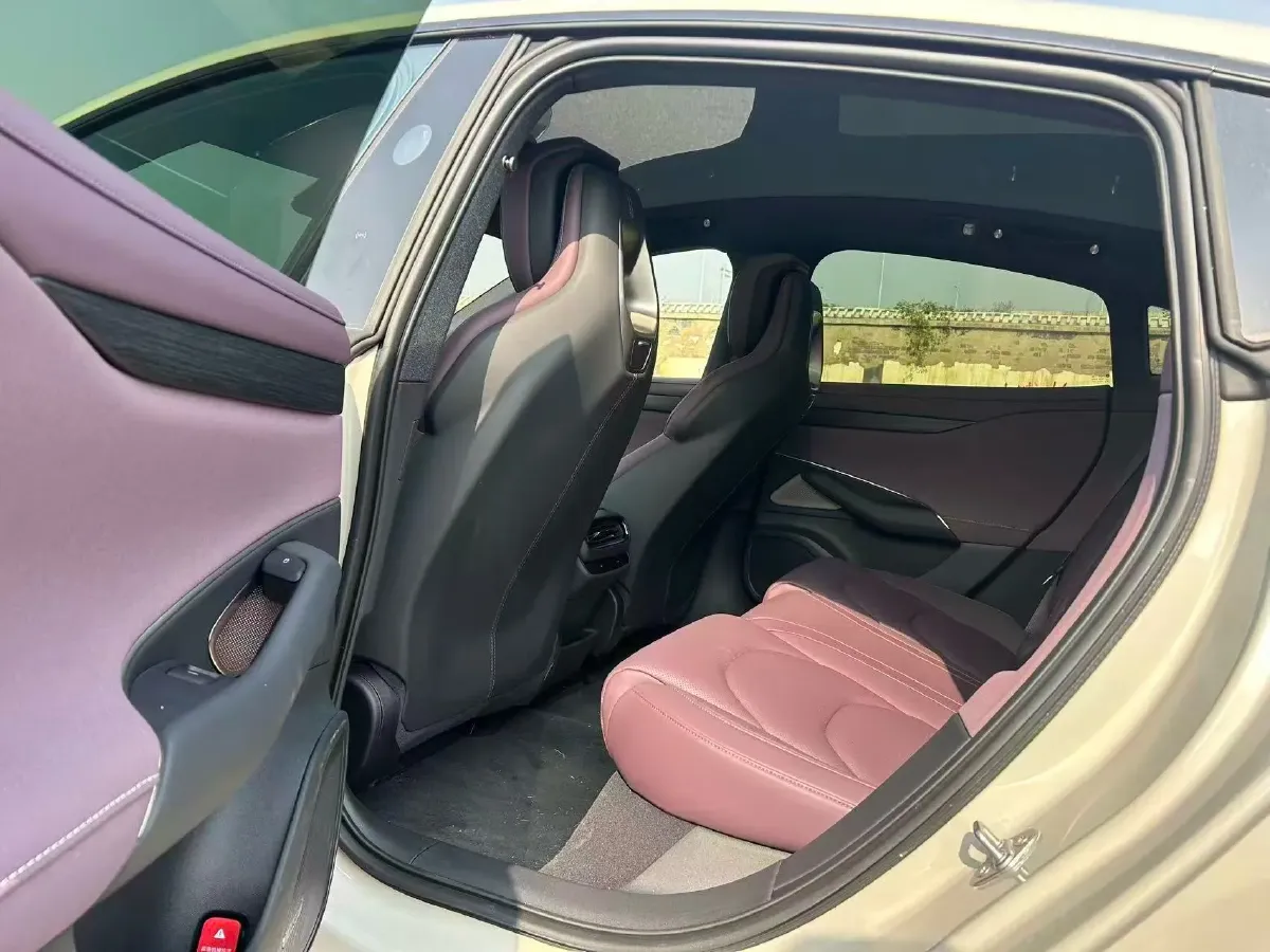 2024 MI SU7 BEV 73.6KWH,autocango,china used car exporter,china ev exporter,chinese used car exporter,chinese used ev exporter