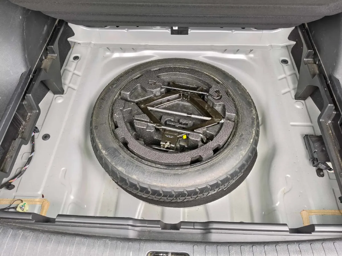 2021 Geely Monjaro 2.0T 218HP L4 7DCT,autocango,china used car exporter,china ev exporter,chinese used car exporter,chinese used ev exporter