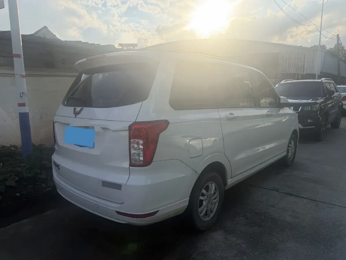 2021 WuLing HongGuang 1.5L 99HP L4 6MT,autocango,china used car exporter,china ev exporter,chinese used car exporter,chinese used ev exporter