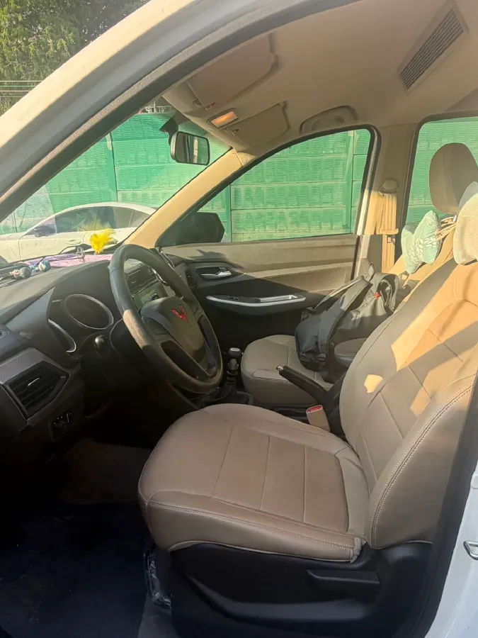 2021 WuLing HongGuang 1.5L 99HP L4 6MT,autocango,china used car exporter,china ev exporter,chinese used car exporter,chinese used ev exporter