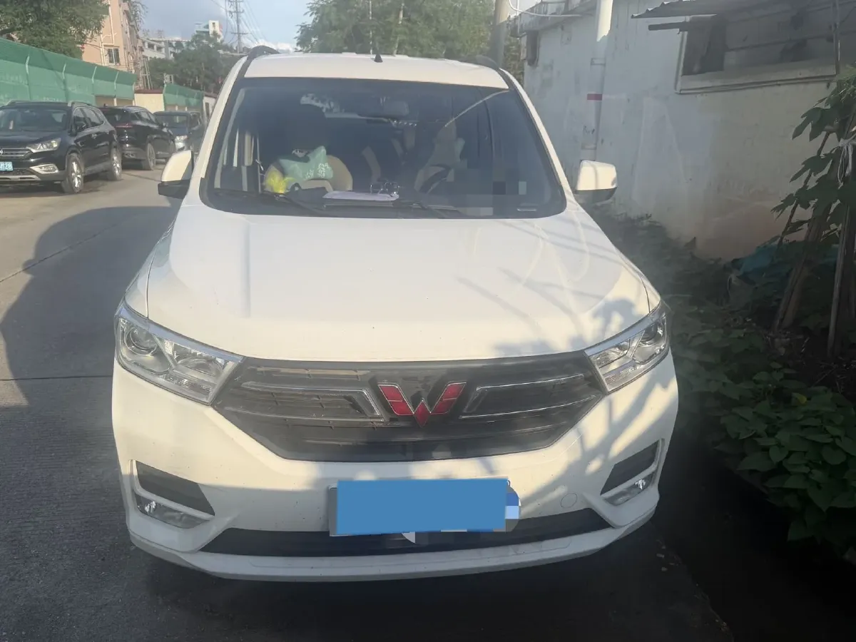 2021 WuLing HongGuang 1.5L 99HP L4 6MT,autocango,china used car exporter,china ev exporter,chinese used car exporter,chinese used ev exporter