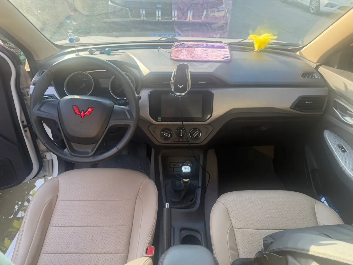 2021 WuLing HongGuang 1.5L 99HP L4 6MT,autocango,china used car exporter,china ev exporter,chinese used car exporter,chinese used ev exporter
