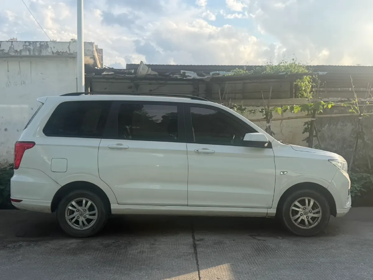 2021 WuLing HongGuang 1.5L 99HP L4 6MT,autocango,china used car exporter,china ev exporter,chinese used car exporter,chinese used ev exporter