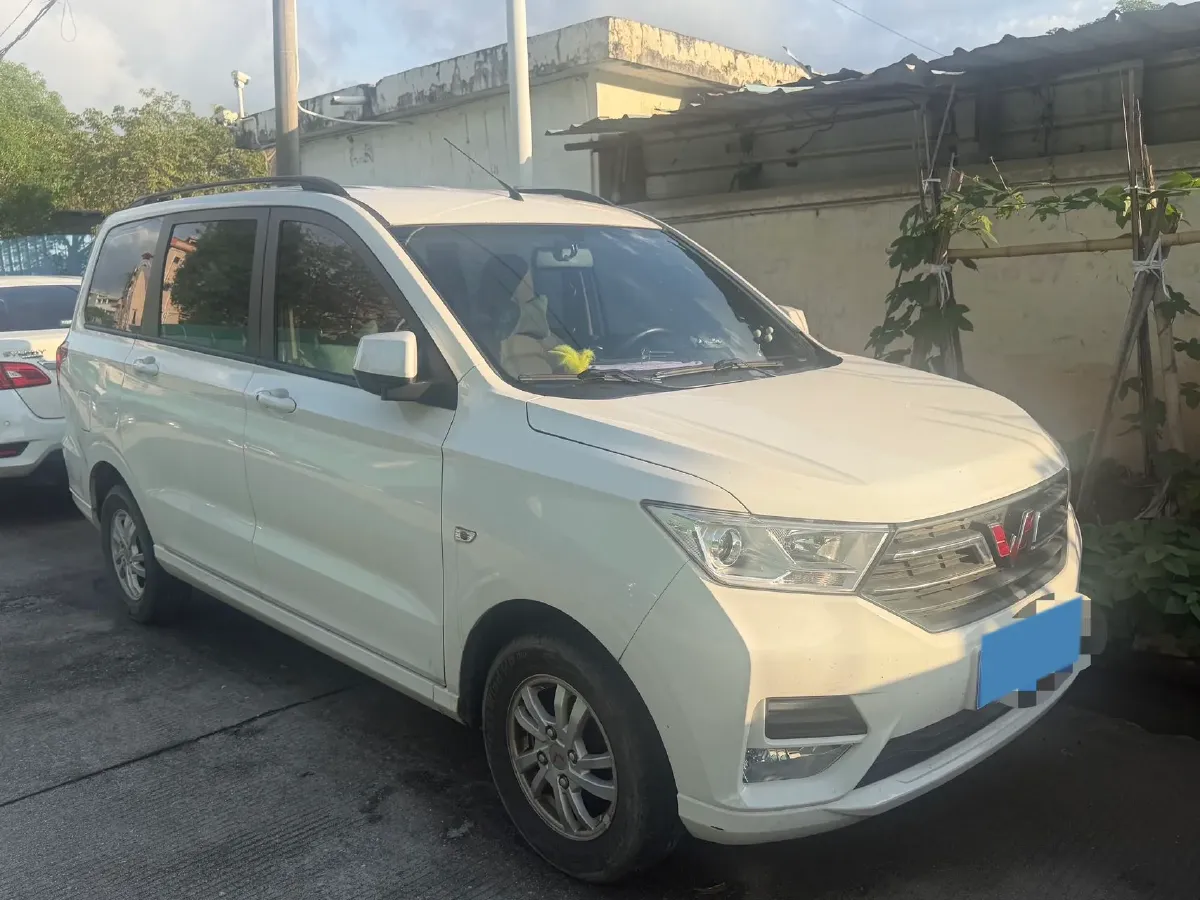 2021 WuLing HongGuang 1.5L 99HP L4 6MT,autocango,china used car exporter,china ev exporter,chinese used car exporter,chinese used ev exporter