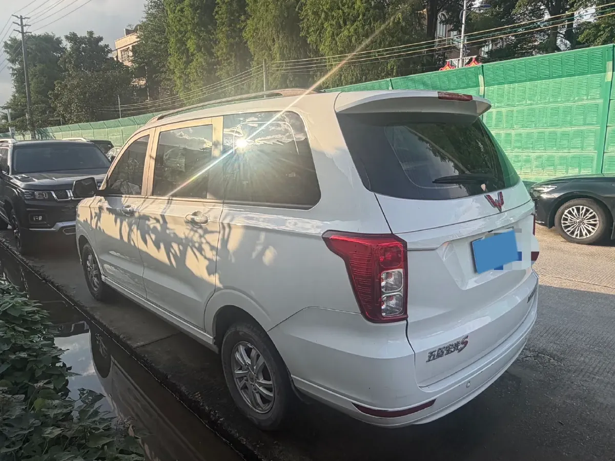 2021 WuLing HongGuang 1.5L 99HP L4 6MT,autocango,china used car exporter,china ev exporter,chinese used car exporter,chinese used ev exporter