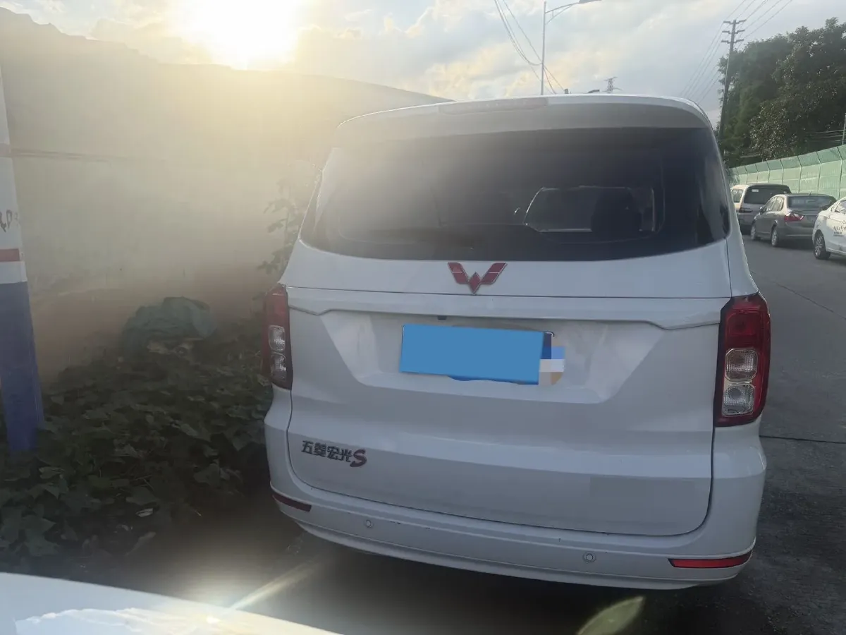 2021 WuLing HongGuang 1.5L 99HP L4 6MT,autocango,china used car exporter,china ev exporter,chinese used car exporter,chinese used ev exporter