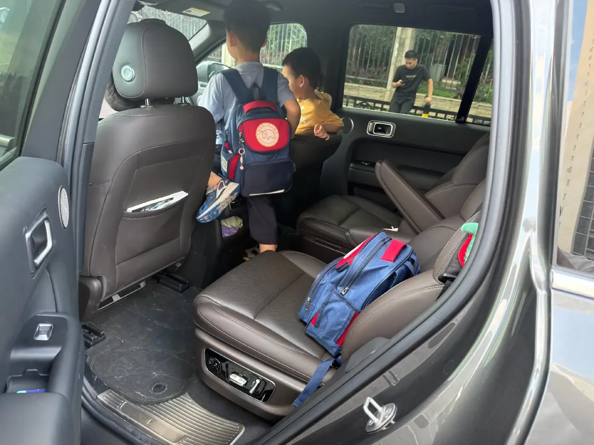 2023 Li L7 Range Extended 154HP REEV 40.9KWH,autocango,china used car exporter,china ev exporter,chinese used car exporter,chinese used ev exporter