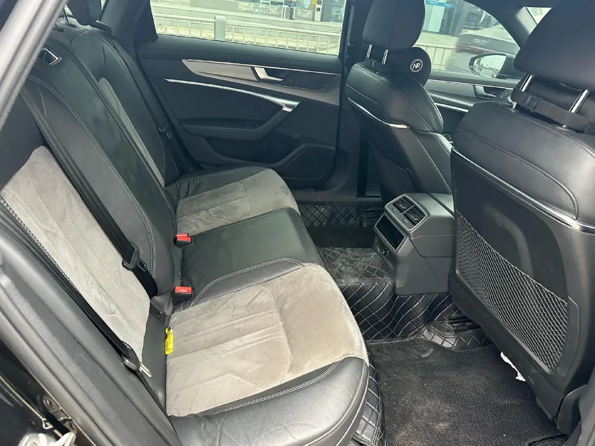 2022 Audi A6L 2.0T 224HP L4 7DCT,autocango,china used car exporter,china ev exporter,chinese used car exporter,chinese used ev exporter