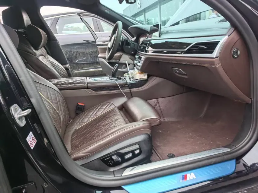 2019 BMW 7 Series 3.0T 340HP L6 8AT,autocango,china used car exporter,china ev exporter,chinese used car exporter,chinese used ev exporter