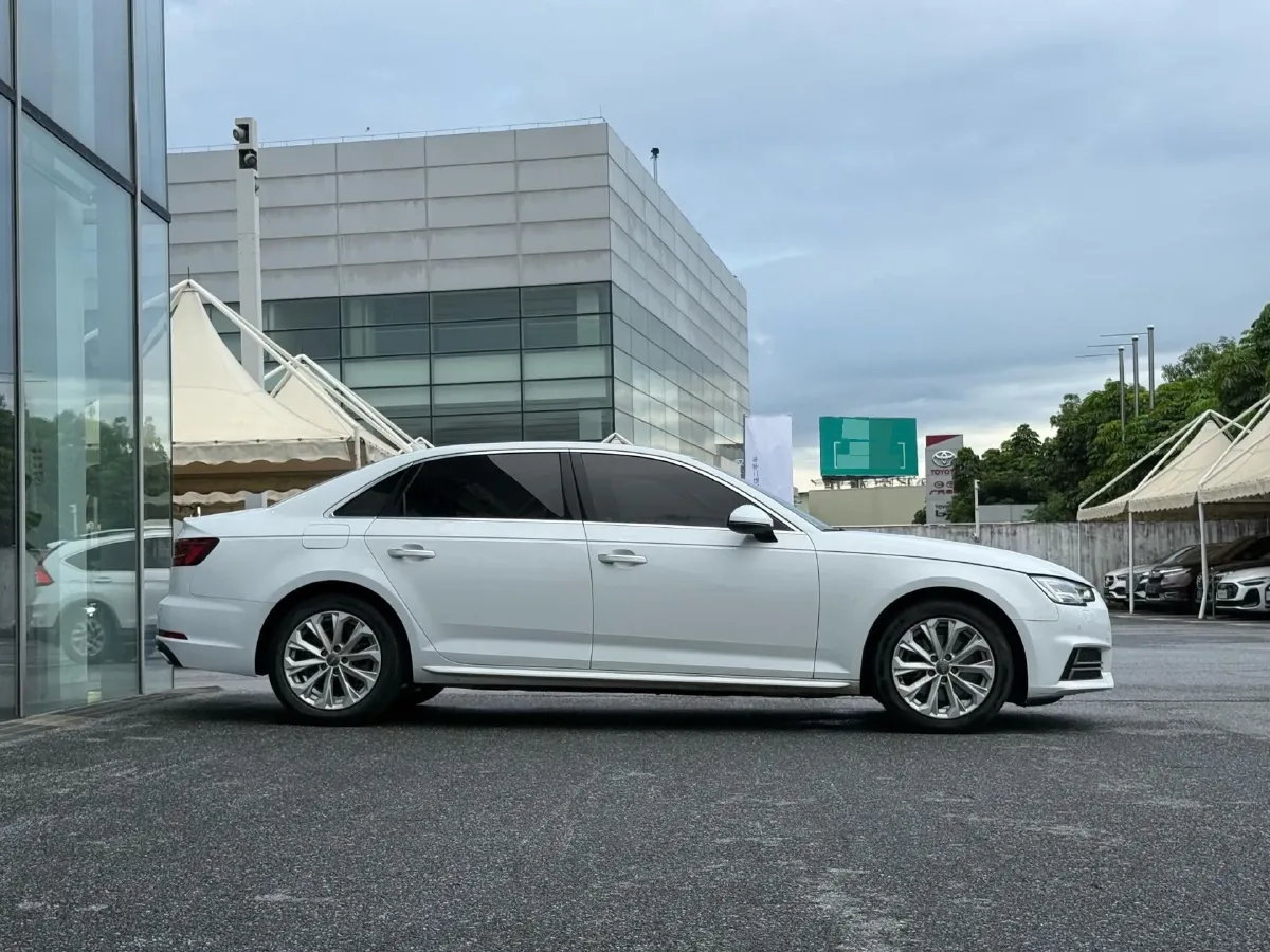 2019 Audi A4L 2.0T 190HP L4 7DCT,autocango,china used car exporter,china ev exporter,chinese used car exporter,chinese used ev exporter