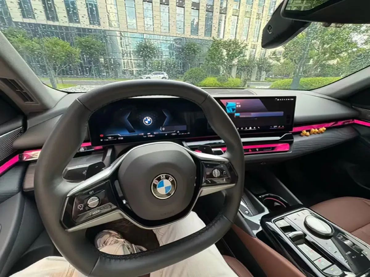 2024 BMW 5 Series 2.0T 258HP L4 8AT,autocango,china used car exporter,china ev exporter,chinese used car exporter,chinese used ev exporter