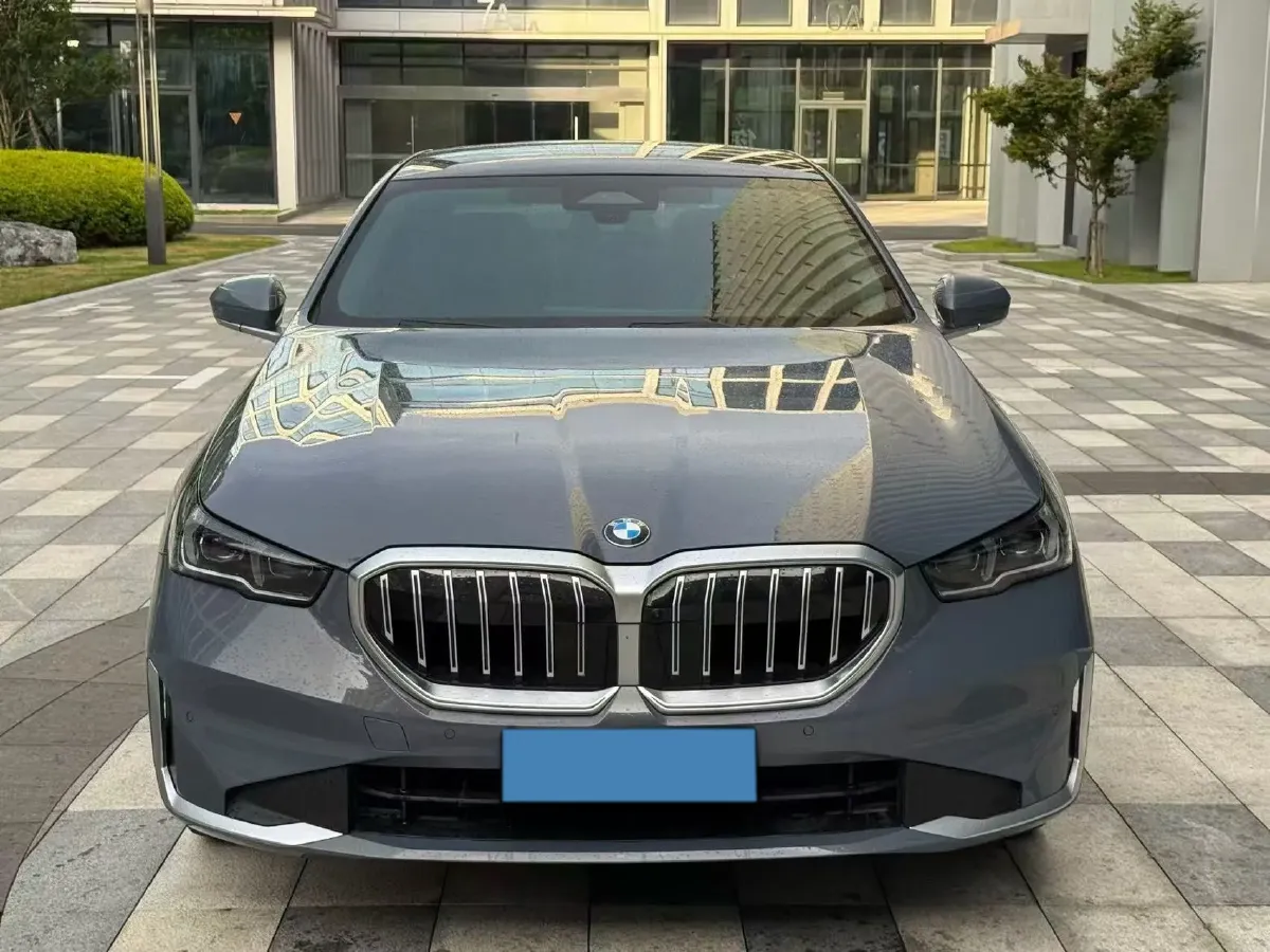 2024 BMW 5 Series 2.0T 258HP L4 8AT,autocango,china used car exporter,china ev exporter,chinese used car exporter,chinese used ev exporter