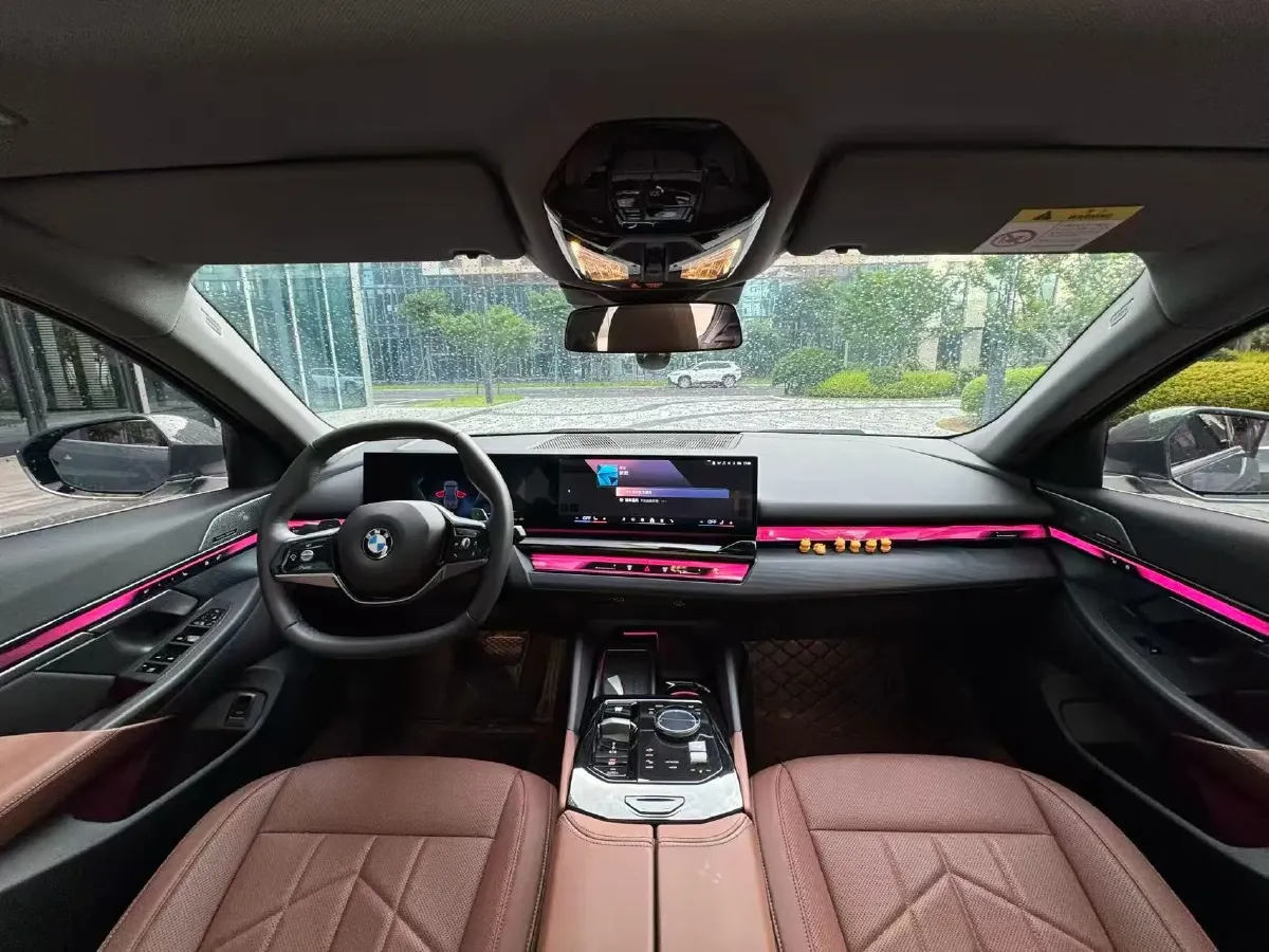 2024 BMW 5 Series 2.0T 258HP L4 8AT,autocango,china used car exporter,china ev exporter,chinese used car exporter,chinese used ev exporter
