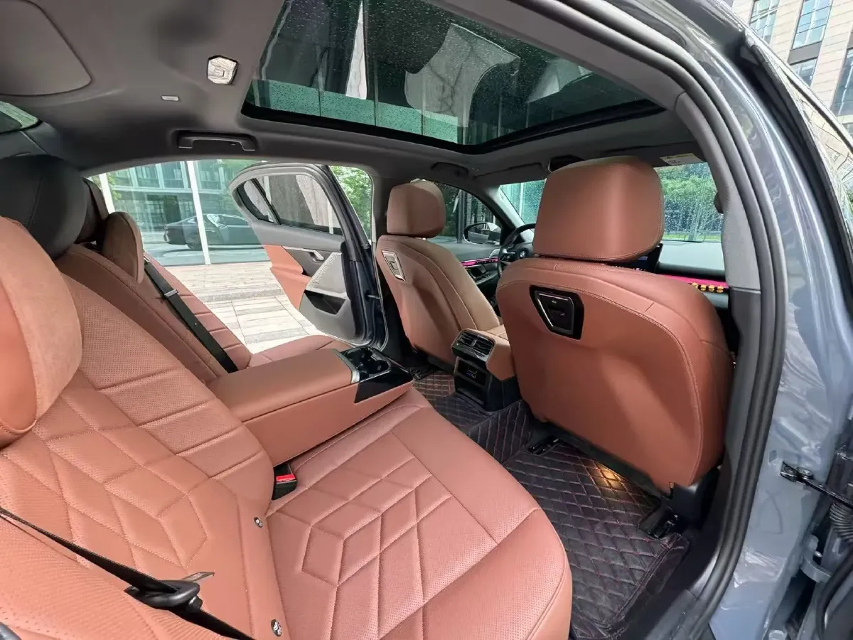 2024 BMW 5 Series 2.0T 258HP L4 8AT,autocango,china used car exporter,china ev exporter,chinese used car exporter,chinese used ev exporter