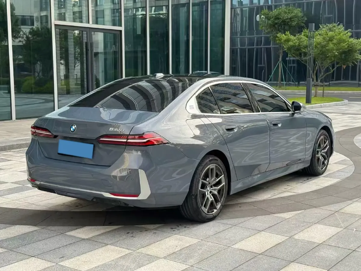 2024 BMW 5 Series 2.0T 258HP L4 8AT,autocango,china used car exporter,china ev exporter,chinese used car exporter,chinese used ev exporter