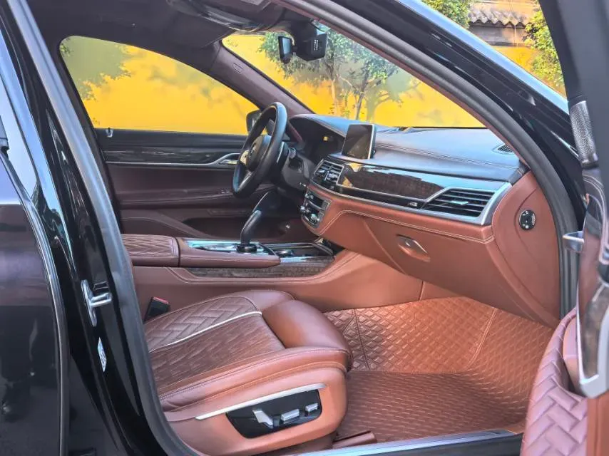 2019 BMW 7 Series 3.0T 340HP L6 8AT,autocango,china used car exporter,china ev exporter,chinese used car exporter,chinese used ev exporter