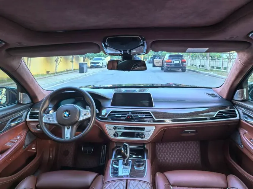 2019 BMW 7 Series 3.0T 340HP L6 8AT,autocango,china used car exporter,china ev exporter,chinese used car exporter,chinese used ev exporter