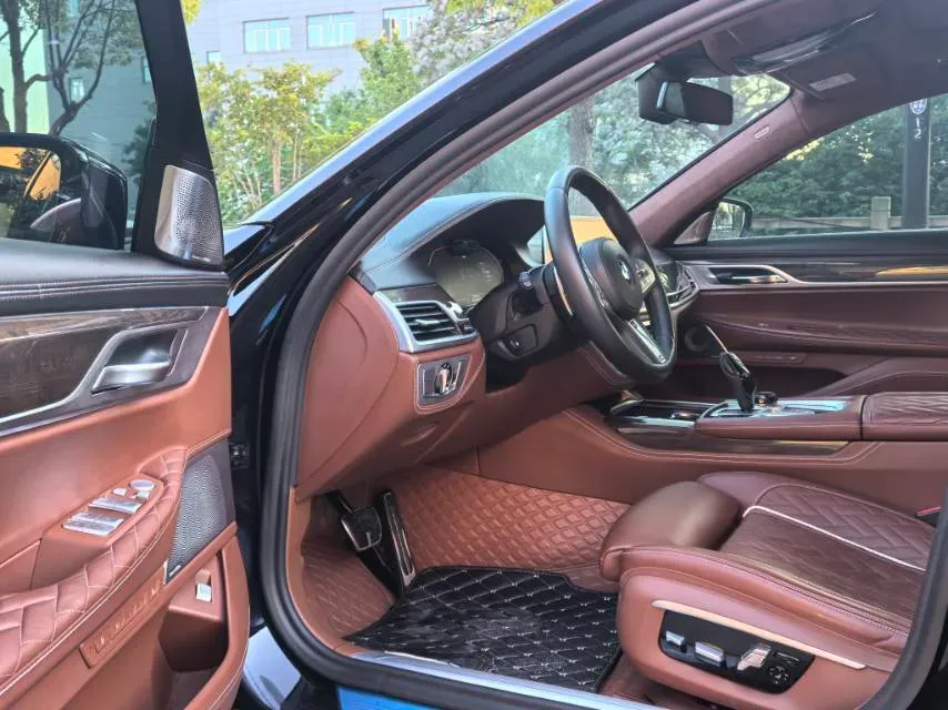 2019 BMW 7 Series 3.0T 340HP L6 8AT,autocango,china used car exporter,china ev exporter,chinese used car exporter,chinese used ev exporter