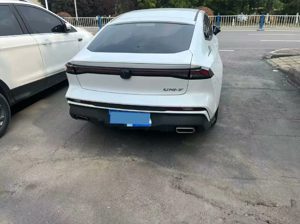 2022 ChangAn UNI-V 1.5T 188HP L4 7DCT,autocango,china used car exporter,china ev exporter,chinese used car exporter,chinese used ev exporter