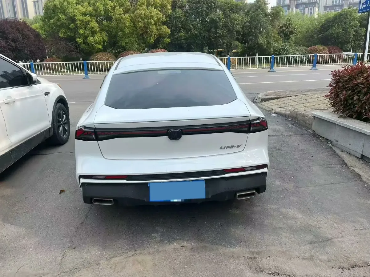 2022 ChangAn UNI-V 1.5T 188HP L4 7DCT,autocango,china used car exporter,china ev exporter,chinese used car exporter,chinese used ev exporter