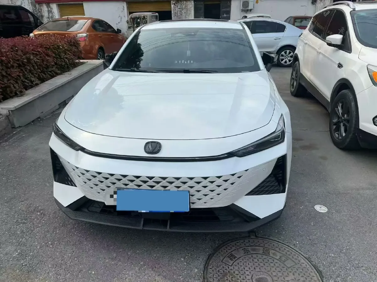 2022 ChangAn UNI-V 1.5T 188HP L4 7DCT,autocango,china used car exporter,china ev exporter,chinese used car exporter,chinese used ev exporter
