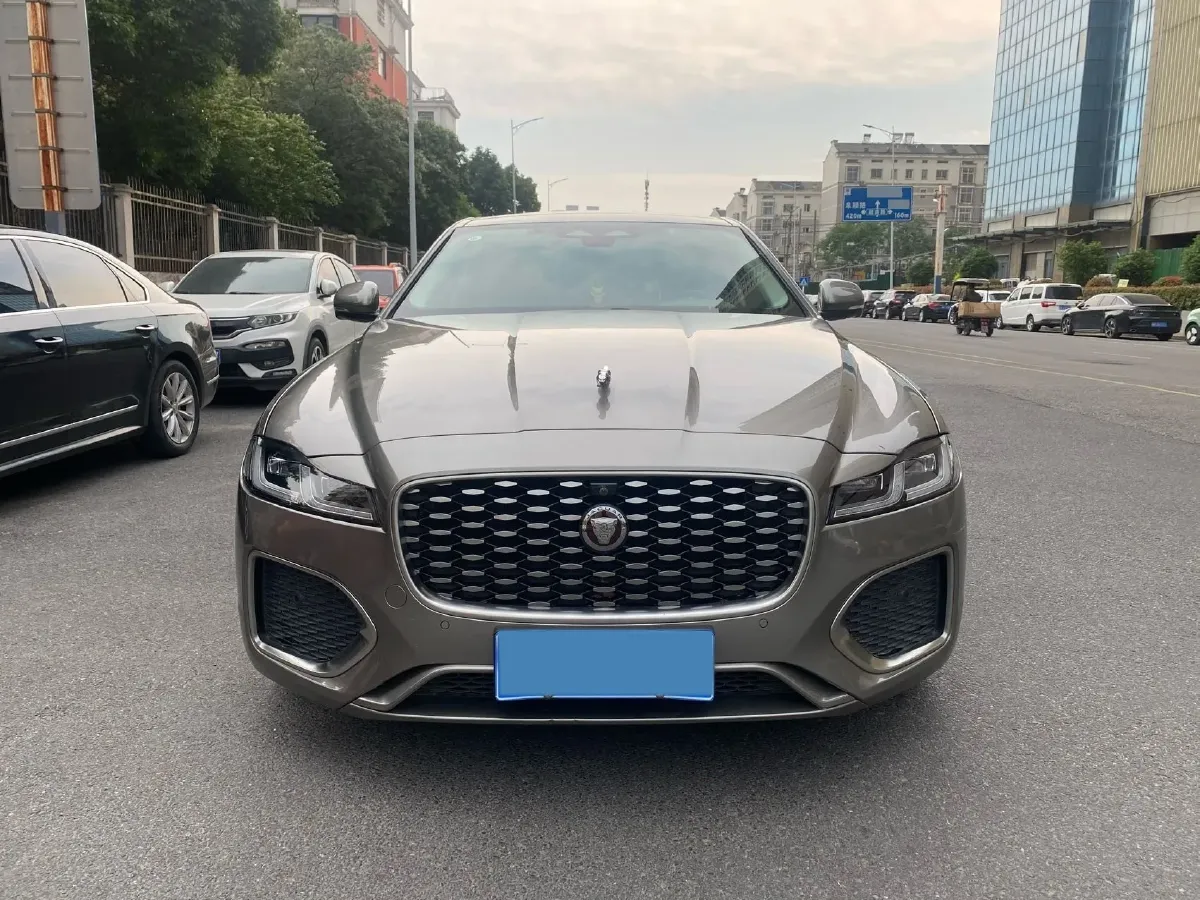 2021 Jaguar XFL 2.0T 200HP L4 8AT,autocango,china used car exporter,china ev exporter,chinese used car exporter,chinese used ev exporter