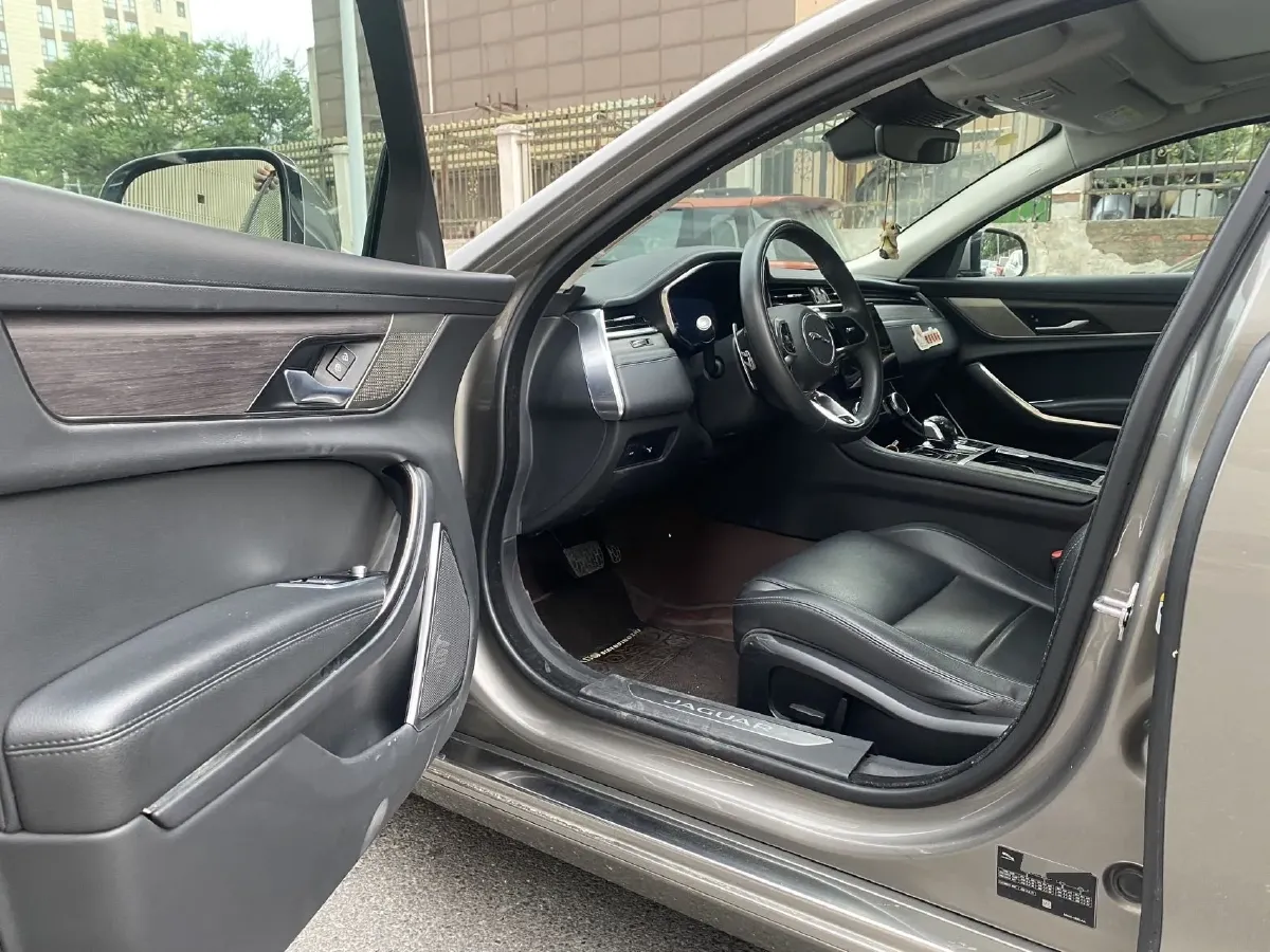 2021 Jaguar XFL 2.0T 200HP L4 8AT,autocango,china used car exporter,china ev exporter,chinese used car exporter,chinese used ev exporter