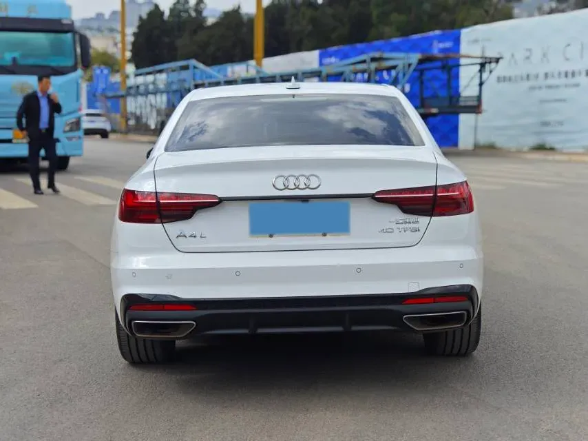 2023 Audi A4L 2.0T 190HP L4 7DCT,autocango,china used car exporter,china ev exporter,chinese used car exporter,chinese used ev exporter