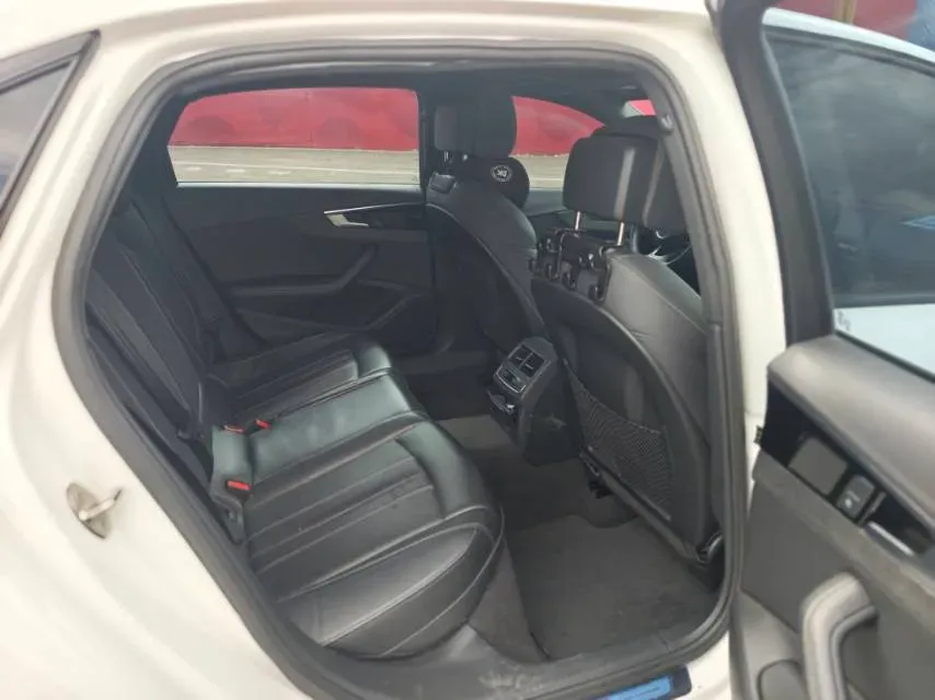 2023 Audi A4L 2.0T 190HP L4 7DCT,autocango,china used car exporter,china ev exporter,chinese used car exporter,chinese used ev exporter