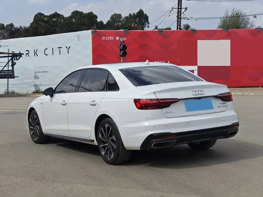 2023 Audi A4L 2.0T 190HP L4 7DCT,autocango,china used car exporter,china ev exporter,chinese used car exporter,chinese used ev exporter