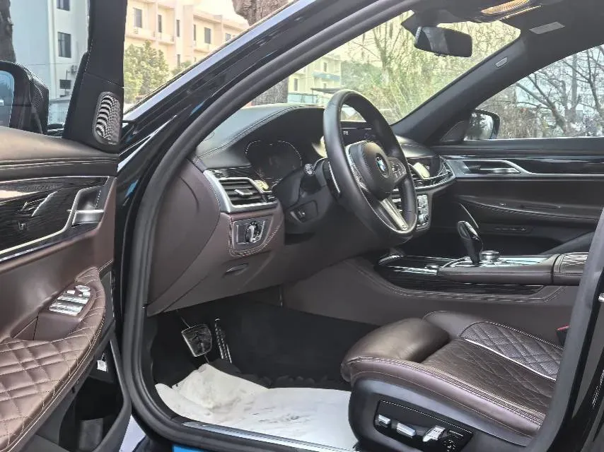 2019 BMW 7 Series 3.0T 340HP L6 8AT,autocango,china used car exporter,china ev exporter,chinese used car exporter,chinese used ev exporter