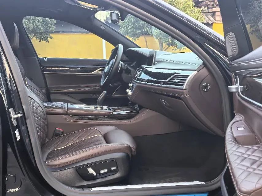 2019 BMW 7 Series 3.0T 340HP L6 8AT,autocango,china used car exporter,china ev exporter,chinese used car exporter,chinese used ev exporter